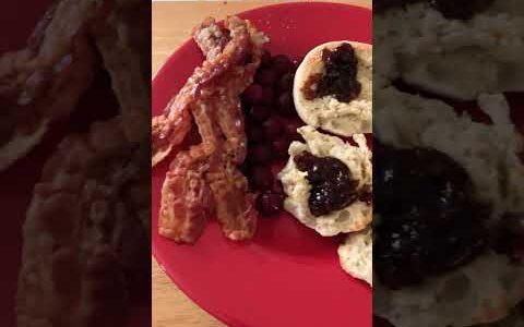 Fat girls brunch with fig spread on muffins bacon and grapes